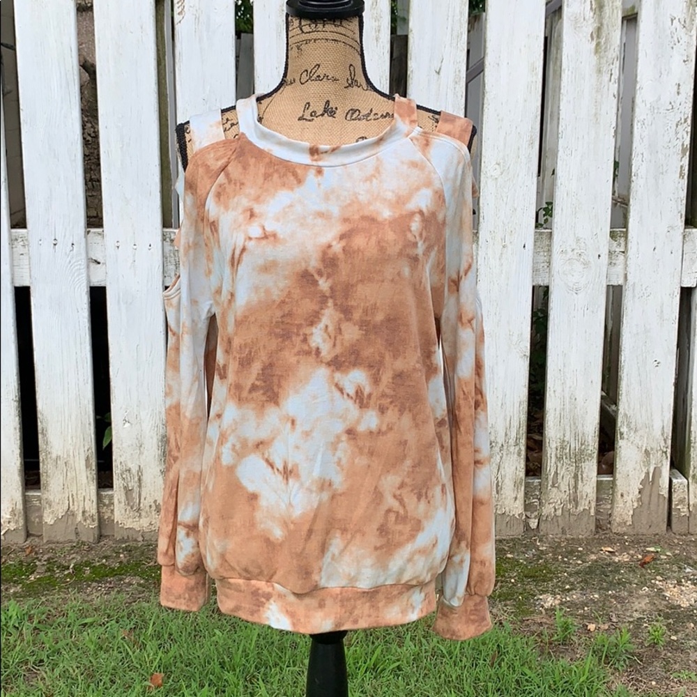 NWT ee:some Brand Top. Size M.